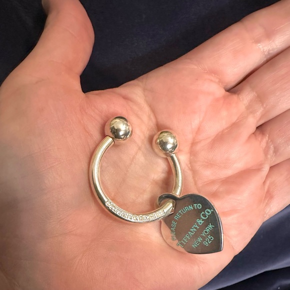 Silver Tiffany& Co Return To Tiffany Heart Key Ring & screwball closure w/logo - Picture 5 of 8